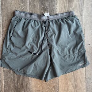 Nike Grey Running Shorts 5in 0134